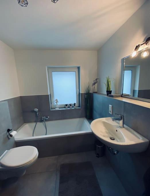 Xxl Ferienwohnung 100 Qm Auch Als Monteur Unterkunft Nutzbar, Stolberg - Aachen שטולברג מראה חיצוני תמונה